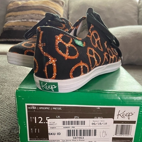 Keep Homer | Pretzel All-over Print Sneaker Men's size 11/ Womens size 12.5 NIB - Picture 3 of 5